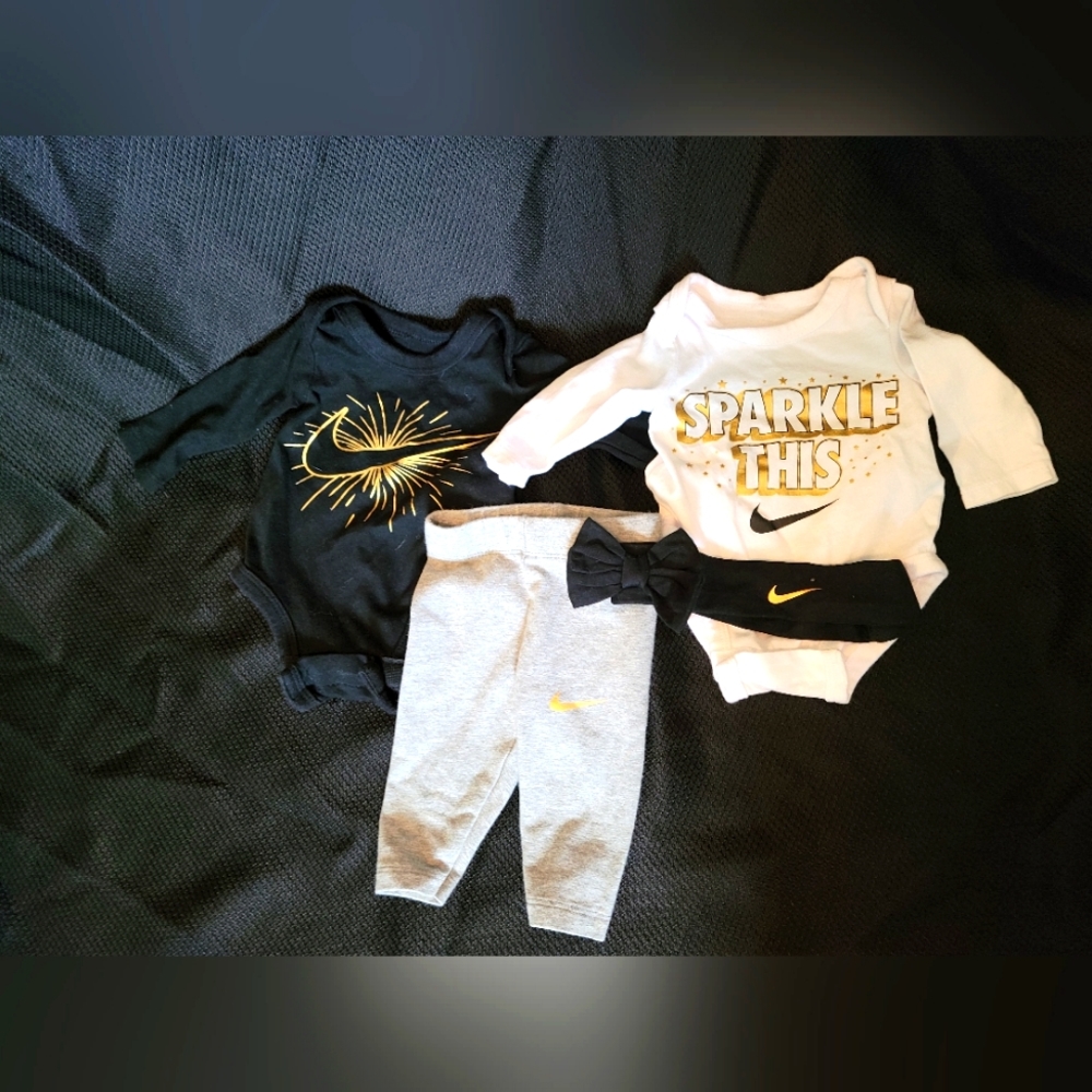 Nike Newborn 4 pc set